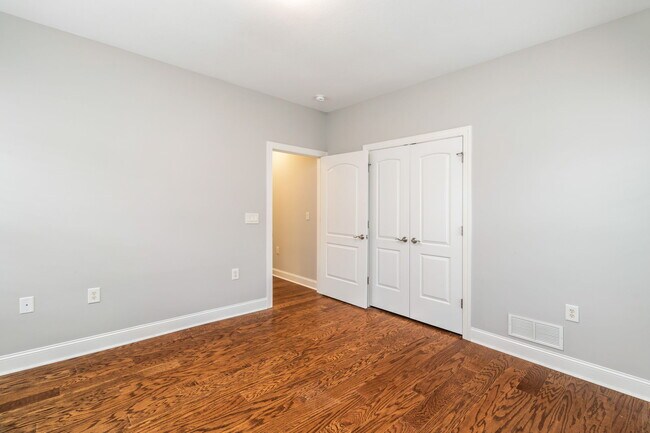 Building Photo - 4935 Willow Bluff Cir