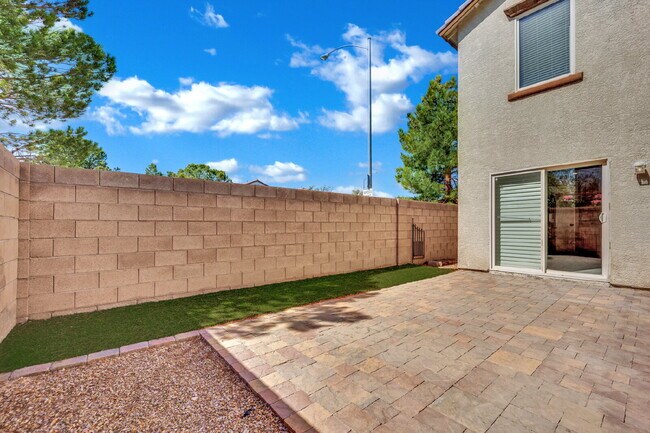 Building Photo - LOCATION IS KEY FOR SHOPPING AND SOCIALIZING