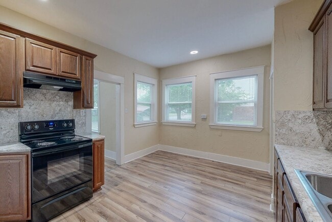 Building Photo - Available Mid-July! 3 Bedroom Home for Lea...