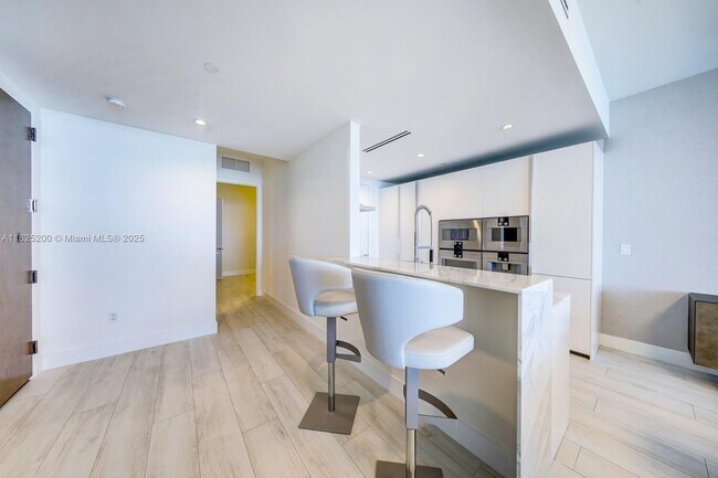 Building Photo - 10203 Collins Ave