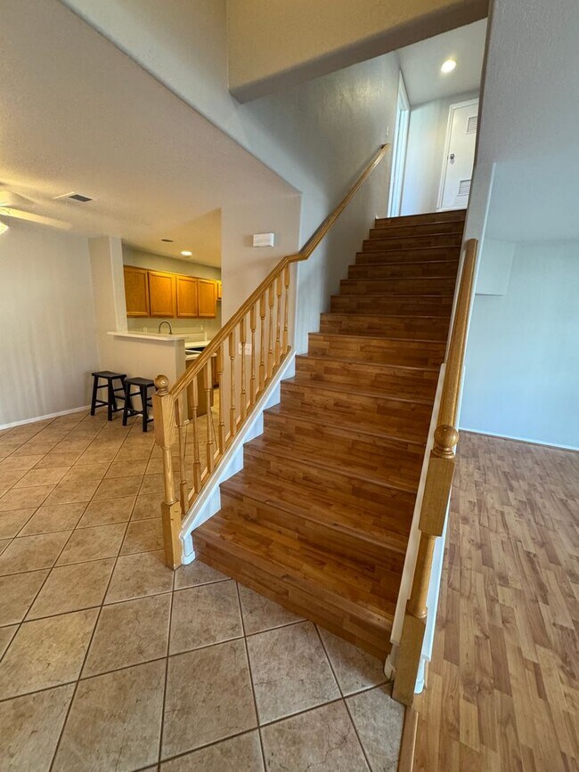 Building Photo - Transformed Townhome