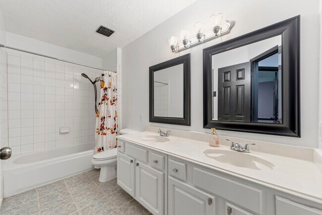 Building Photo - 34 Firethorn Pl