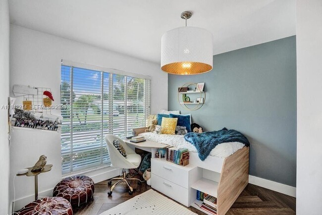 Building Photo - 2080 NE 65th St