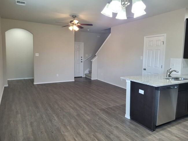 Building Photo - Luxury 3/2 Duplex in Seguin, Texas