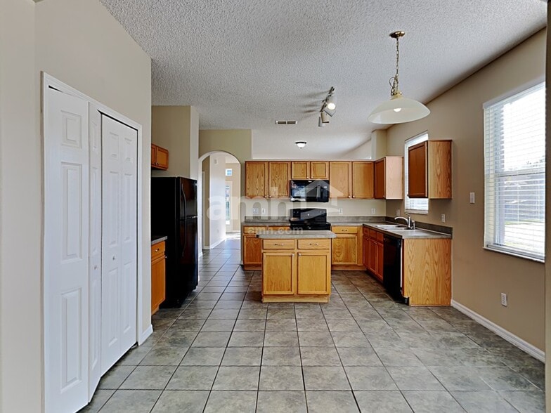 Building Photo - 14766 Kristenright Ln