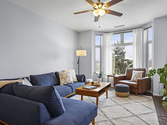 Building Photo - 301 Harbour Town Dr