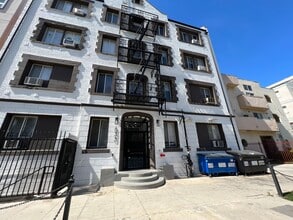 Building Photo - 833 Fedora St