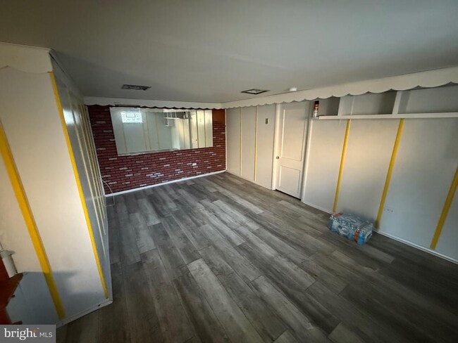 Building Photo - 363 Sherbrook Blvd