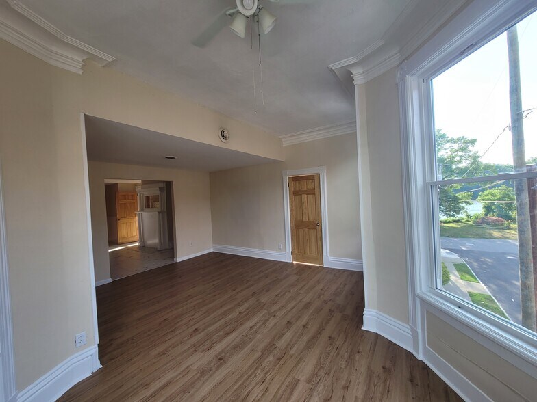 Livingroom - 4 115th St