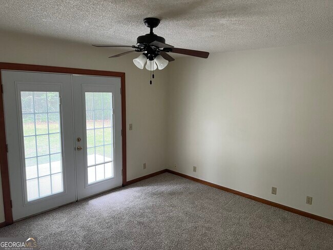 Building Photo - 511 Moeckel Ln
