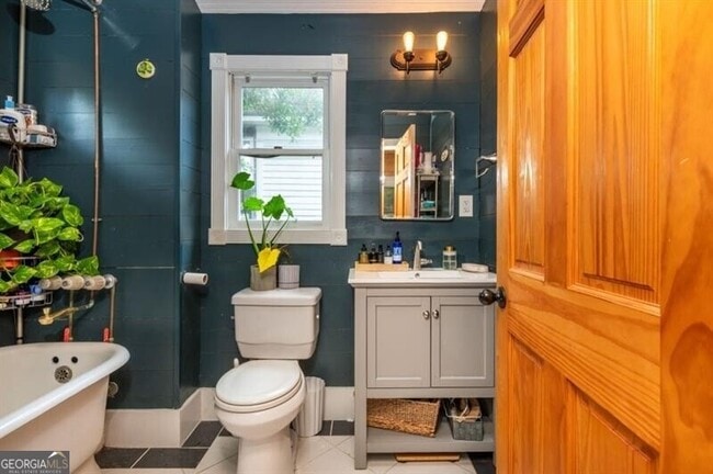 Building Photo - 154 Savannah St SE