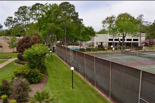 Building Photo - 2379 Briarwest Blvd