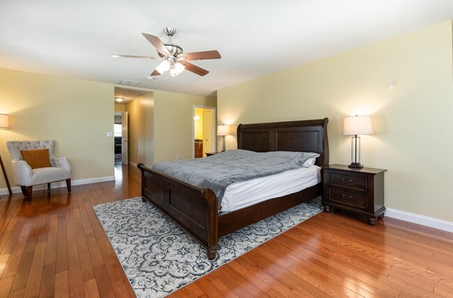 Building Photo - 4 Lowther Pl