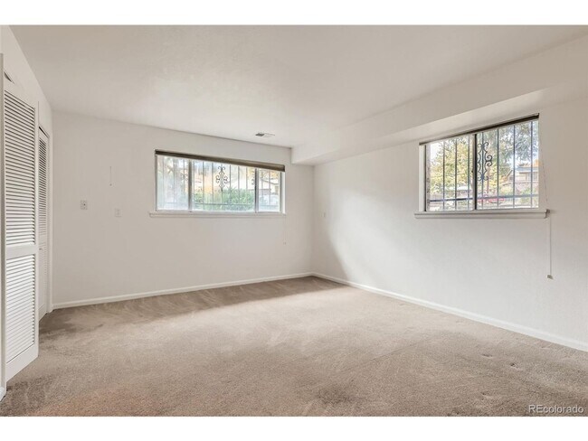 Building Photo - 1004 S Arbutus St