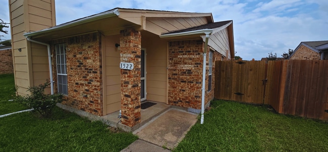 Building Photo - 1522 Butterfield Dr