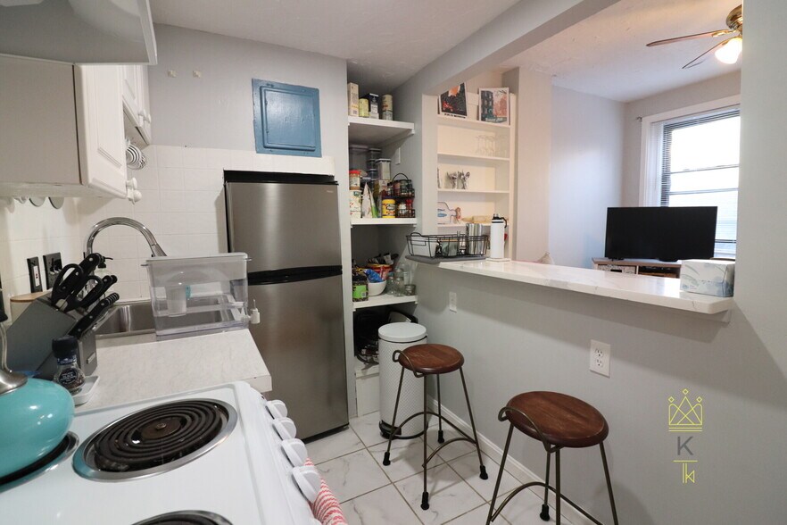 Building Photo - 39 Irving St