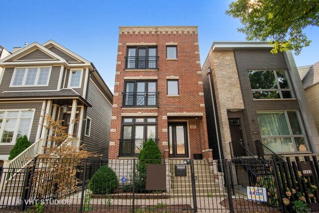Primary Photo - 1631 W Wolfram St