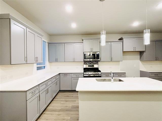 Building Photo - 4732 Bluffview Dr