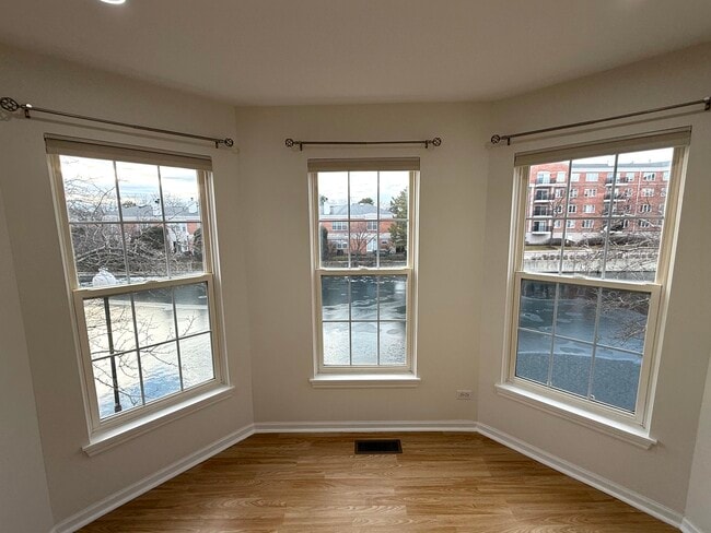 Building Photo - 362 Town Pl Cir