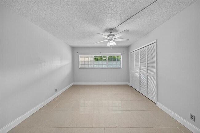 Building Photo - 3090 N Course Dr