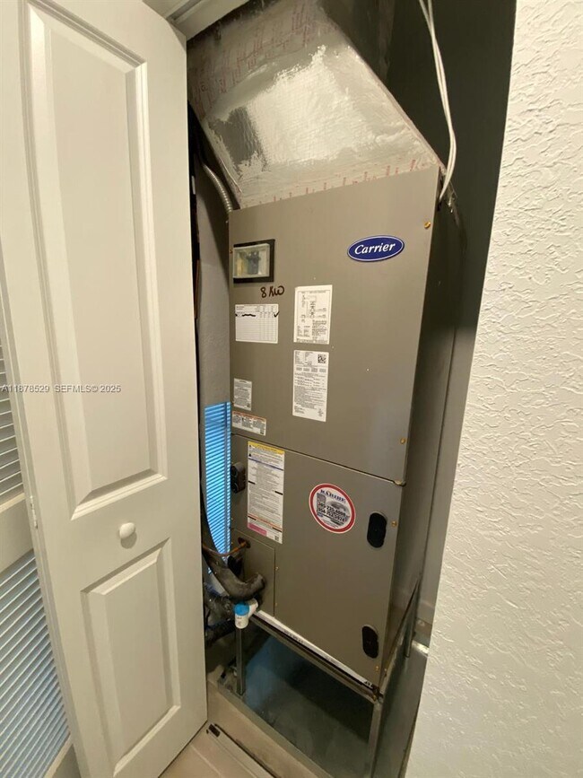 Building Photo - 11060 Middle Strm Dr