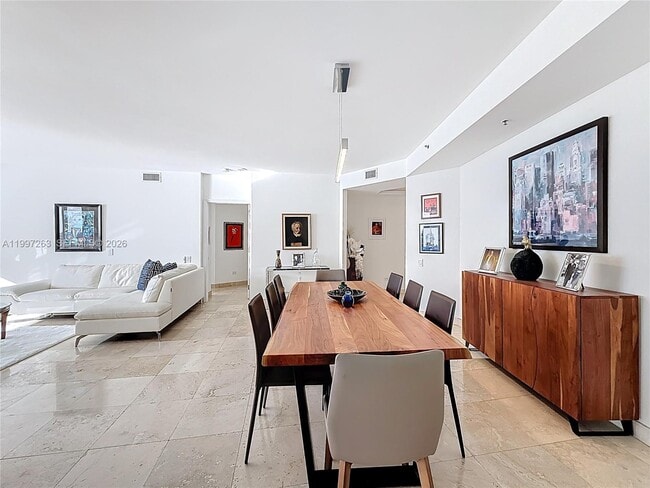 Building Photo - 808 Brickell Key Dr