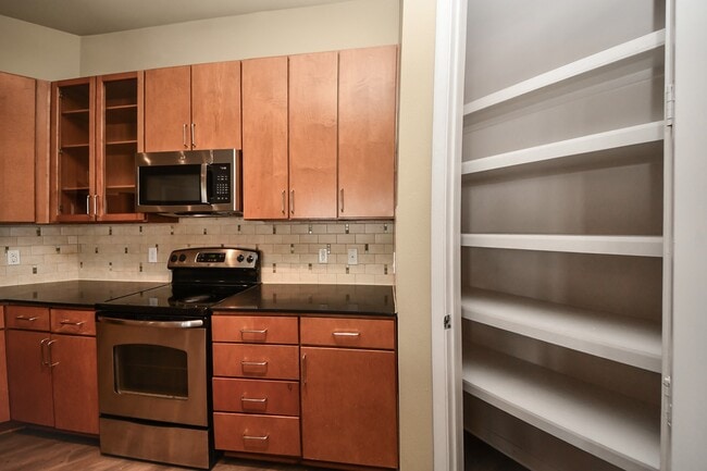 Building Photo - 5455 Richmond Ave.