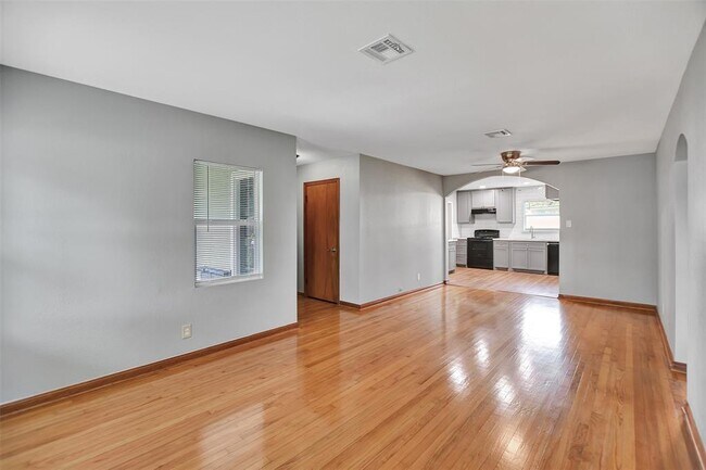 Building Photo - 6961 Peyton St