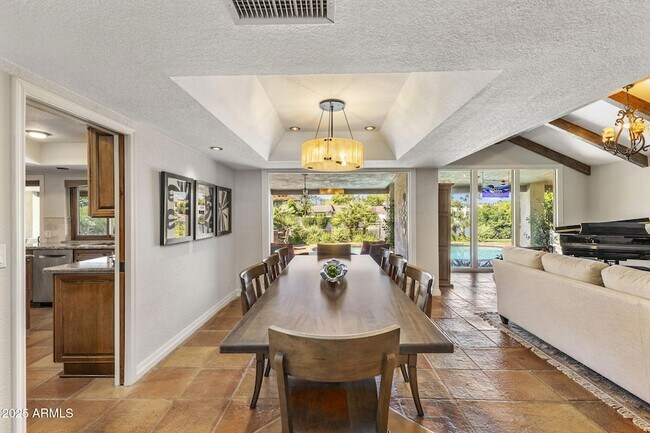 Building Photo - 7620 E Vía Del Placito