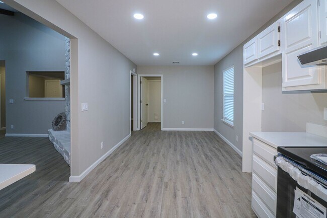 Building Photo - Total Remodel in Bentree - 3bed 2 bath!