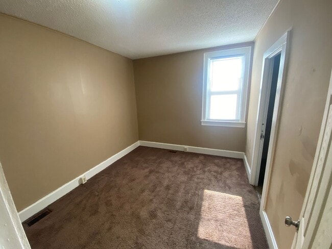 Building Photo - 2328 Mitchell Ave