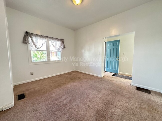 Building Photo - 822 Collins St