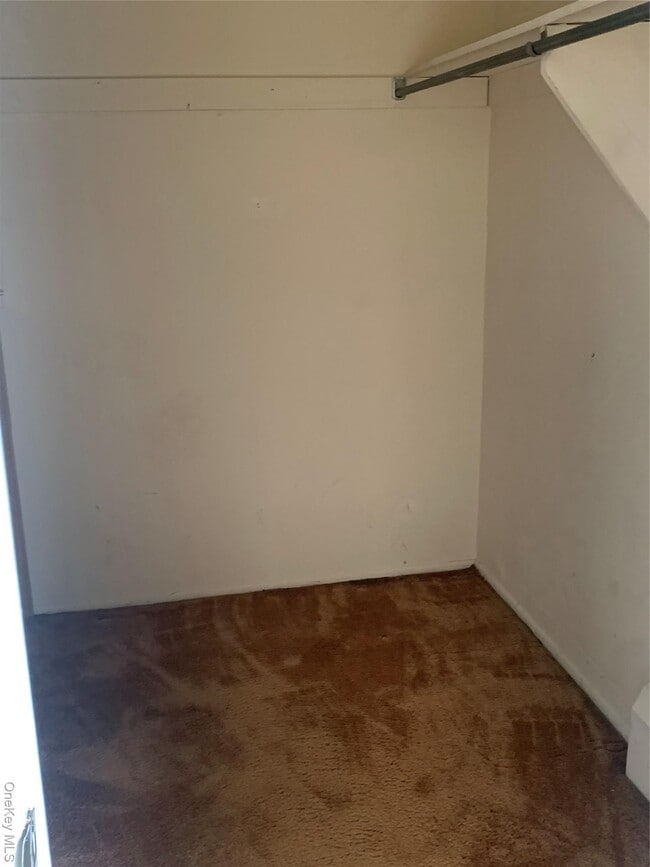 Building Photo - 23 Doxbury Ln