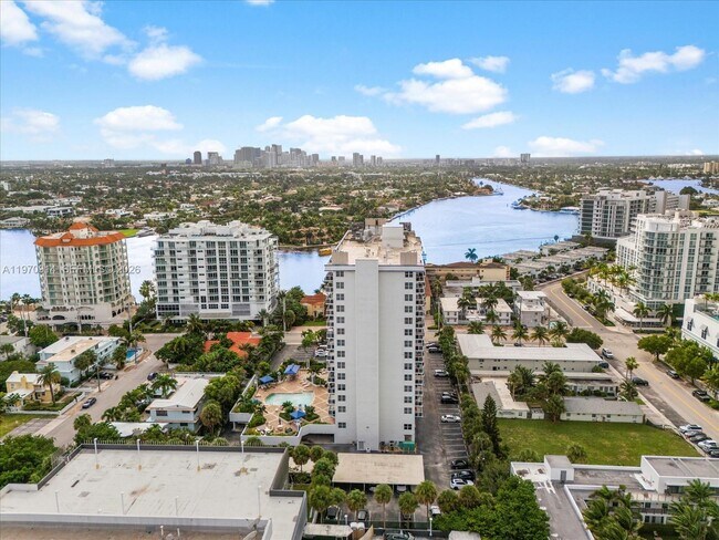 Building Photo - 336 N Birch Rd