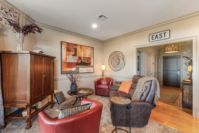 Building Photo - Luxury resort-style living: Fully furnished condo on the Cumberland River less than 25 miles from...