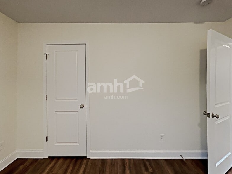 Building Photo - 2001 Bennett Dr