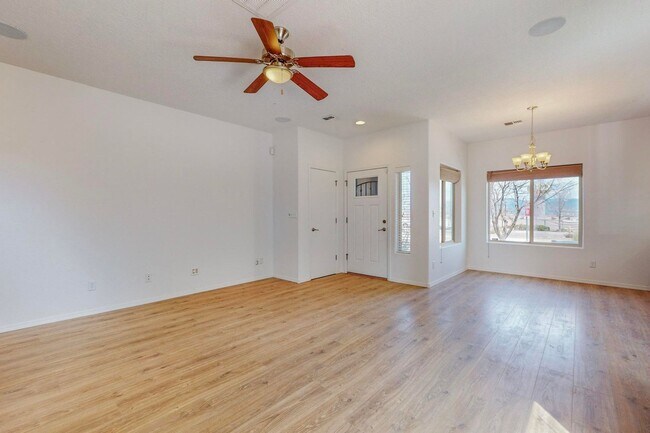 Building Photo - 3 bedroom, 2 1/2 Bath Pulte Ocotillo Model Home