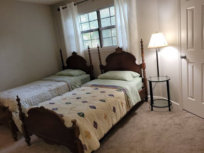 Building Photo - Fully furnished 3 BR, 3 BH Townhouse in Wi...