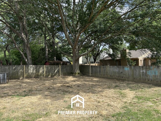 Building Photo - Charming 3 Bedroom Rental on Palgrave Lane - Open Kitchen & Fenced Yard