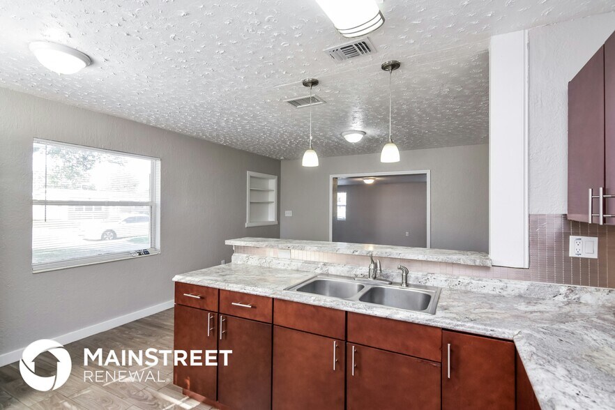 Building Photo - 5204 S 80th St