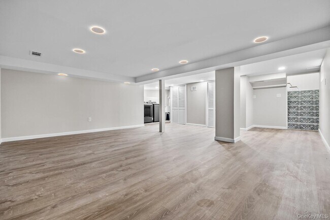 Building Photo - 78 E Maltbie Ave