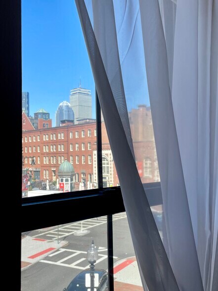 Building Photo - 33 Hanson St