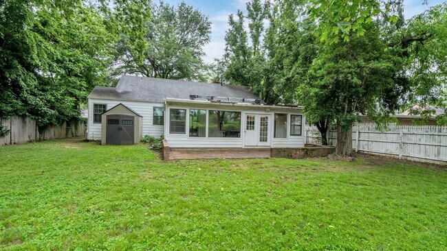 Building Photo - 217 E 33rd Pl
