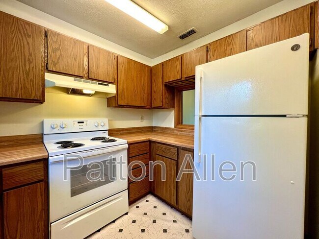 Building Photo - 530 Courtwood Ln