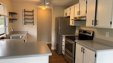 Building Photo - Updated 2BR Condo in Prime Bothell Location | Private Garage