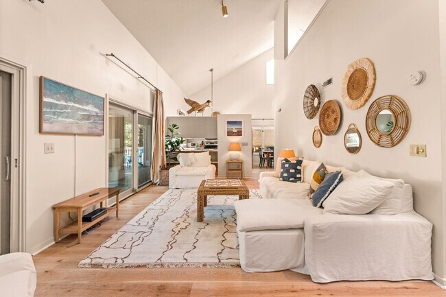 Building Photo - 2415 The Haul Over