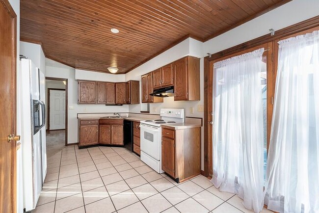 Building Photo - 3 Bedroom 2 Full Bath Ranch in Peaceful Geist Valley Estates