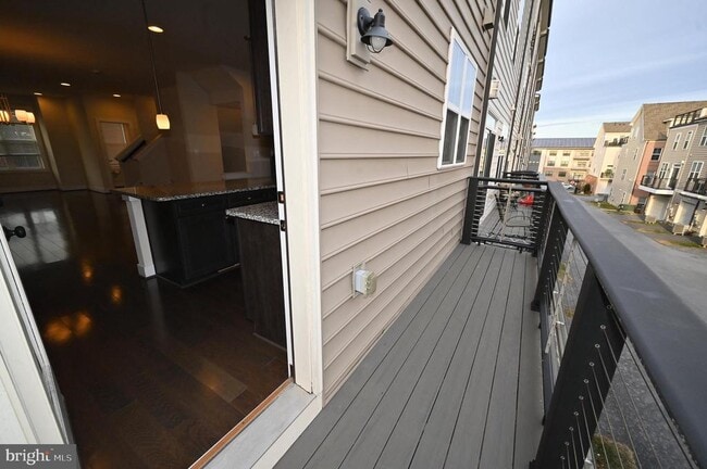 Building Photo - 2413 Glenallan Ave