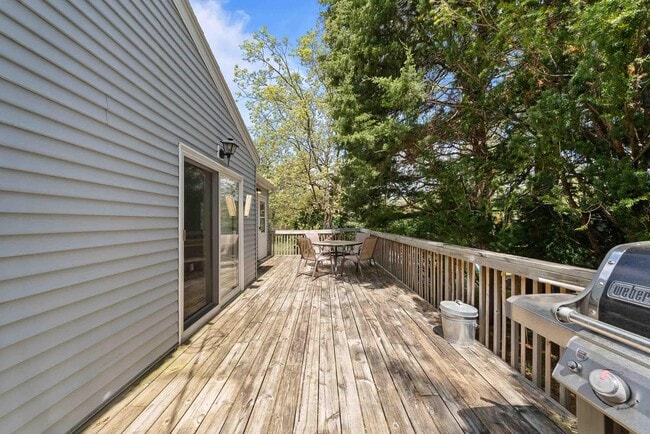 Building Photo - 438 Sylvan Dr