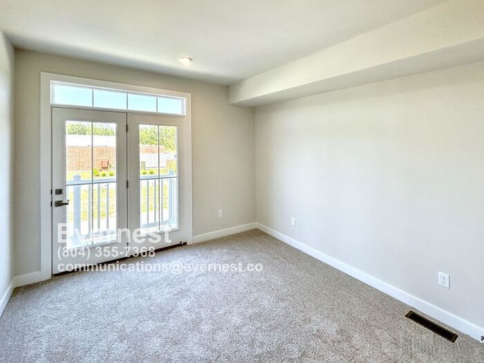 Building Photo - 12112 Calgary Lp